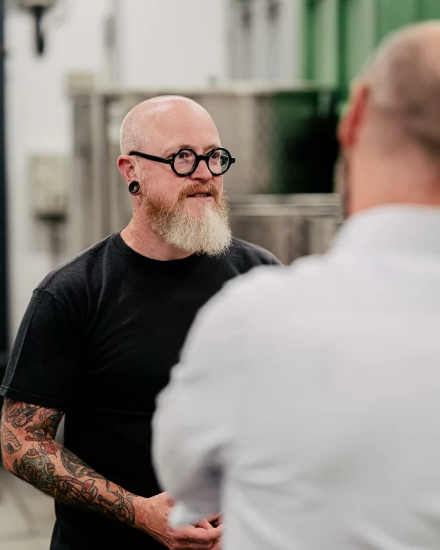 Es geht ins Eingemachte. Diese Woche verkosten wir alles aus unserem Weingut. Die Cuvées von l´Artiste werden fertig gemacht. Mindestens an zwei Tagen wird verkostet, cuveetiert, nachprobiert, diskutiert. Der Jahrgang ist herausragend und gleichsam herausfordernd. Wir sind aber sowas von überzeugt, dass am Ende ein Kunstwerk wieder entstanden ist. 😊🍾

#cuveetierung #lartiste #weinkeller #winecellar #winemaking #schlossvaux #vaux #rheingau #tradition #sekt #sektmacher #sparkling #sektrevolution #wine #winelover #sommelier #instawine #winestagram