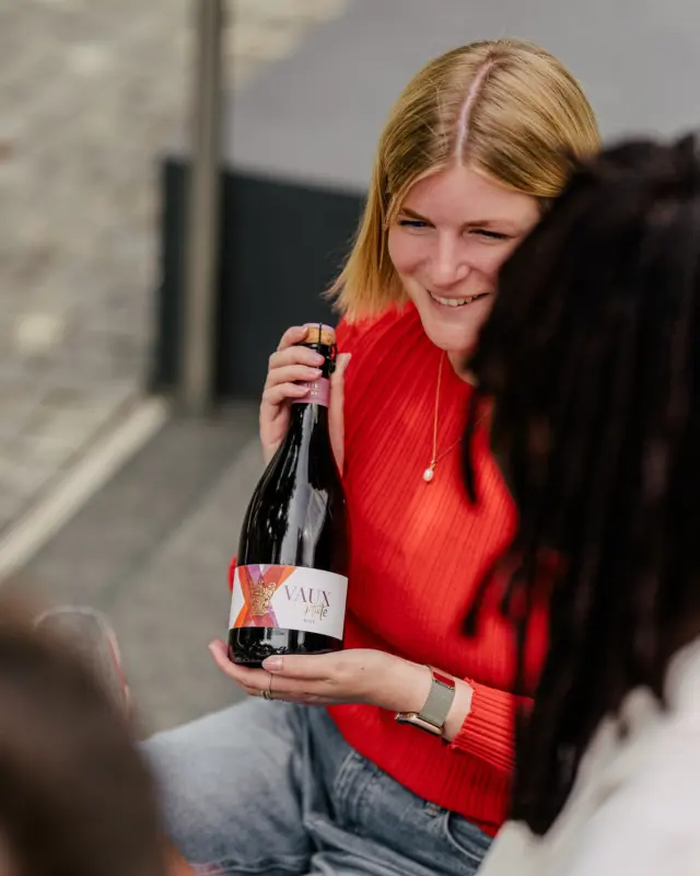 Welcome back liebe Maria aus USA. Maria war auf ganz besonderer US-Mission. Allen Widrigkeiten zum Trotz, das Lachen hat ein Grund: Auch in USA wird VAUX-Sekt geliebt. 😊
#usa #tour #teamwork #bestteam #schlossvaux #vaux #rheingau #tradition #sekt #sektmacher #sparkling #sektrevolution #wine #winelover #sommelier #instawine #winestagram