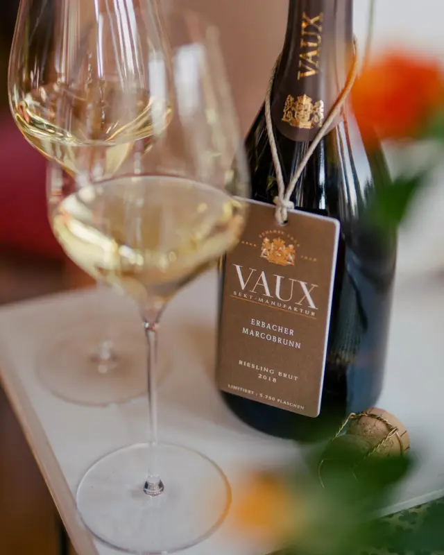 Simply the best. Immer eine Herausforderung aus dieser üppigen und gehaltvollen Weinbergslage, schlanke und elegante Sekte zu machen. Wenn wir den „Punkt“ treffen, ein unbeschreiblich und einzigartiges Riesling-Sekt-Erlebnis. 😀🥂
#erbachermarcobrunn #riesling #brut #schlossvaux #vaux #rheingau #tradition #sekt #sektmacher #sparkling #sektrevolution #wine #winelover #sommelier #instawine #winestagram #winetime