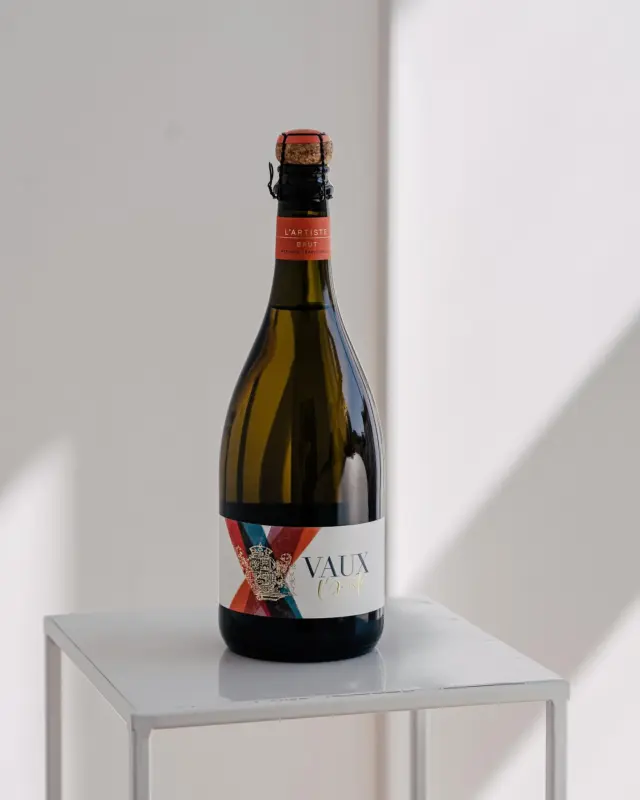 Nur noch ganz wenige Wochen dann gibt es ihn wieder, der neue Jahrgang 2020 L´Artiste Rosé brut. Die finale Dosageprobe für diesen außergewöhnlichen „Künstler“ hat noch tagelang mit Charakter, Strahlkraft und Besonderheit für Erinnerung gesorgt. It´s coming soon – und wir freuen uns darauf. 😀👏
#lartiste #rosé #brut #neuerjahrgang #newvintage #schlossvaux #vaux #rheingau #tradition #sekt #sektmacher #sparkling #sektrevolution #wine #winelover #sommelier #instawine #winestagram #winetime